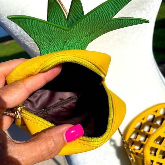Pineapple Crossbody pocketbook. P.B.1 - Picture 7 of 10